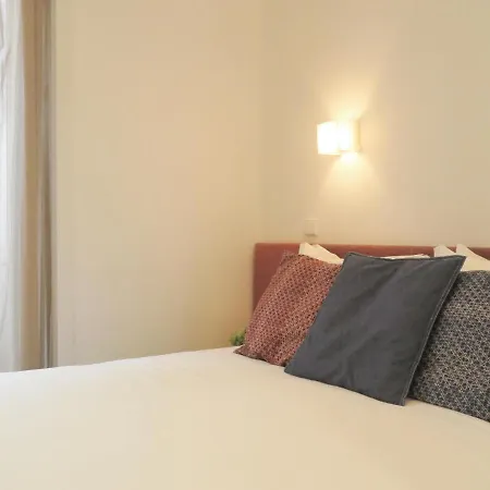 דירה Chiado Modern With Ac Elevator Terrace ליסבון
